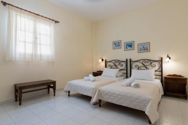 Sardis Rooms Kimolos Exterior photo