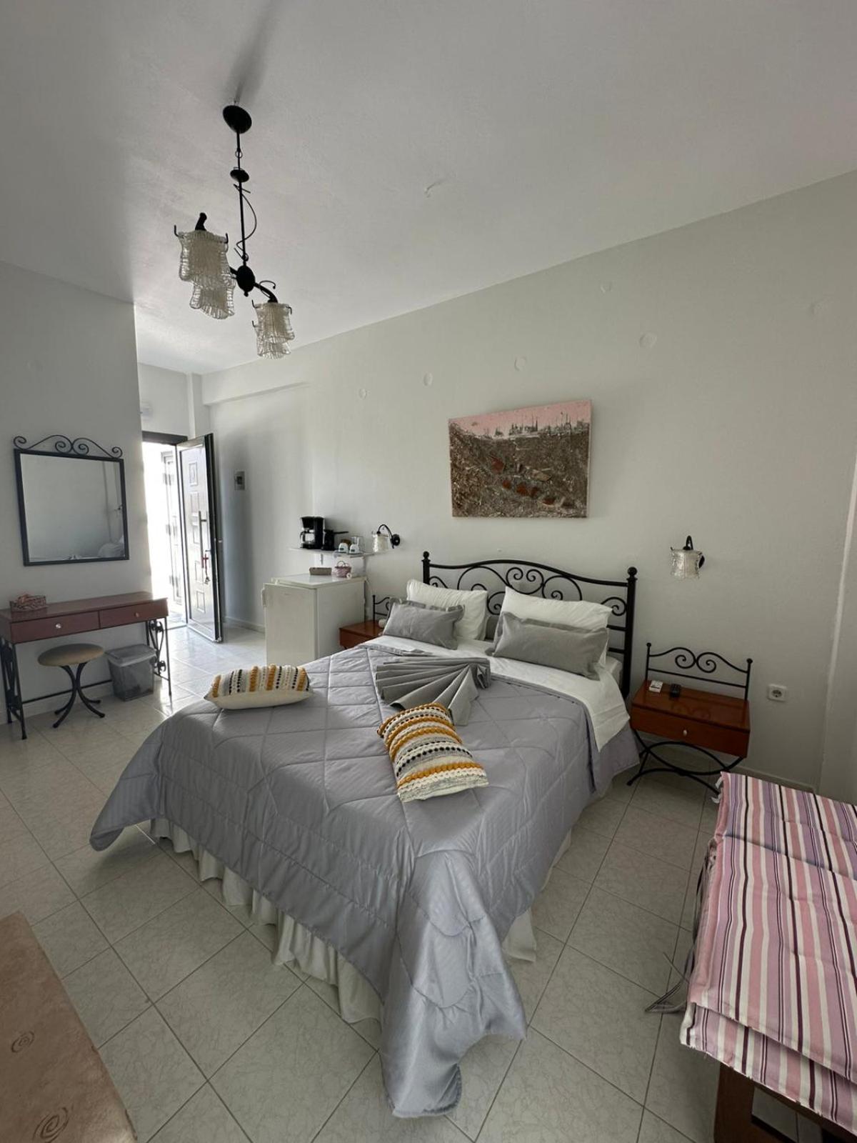 Sardis Rooms Kimolos Exterior photo
