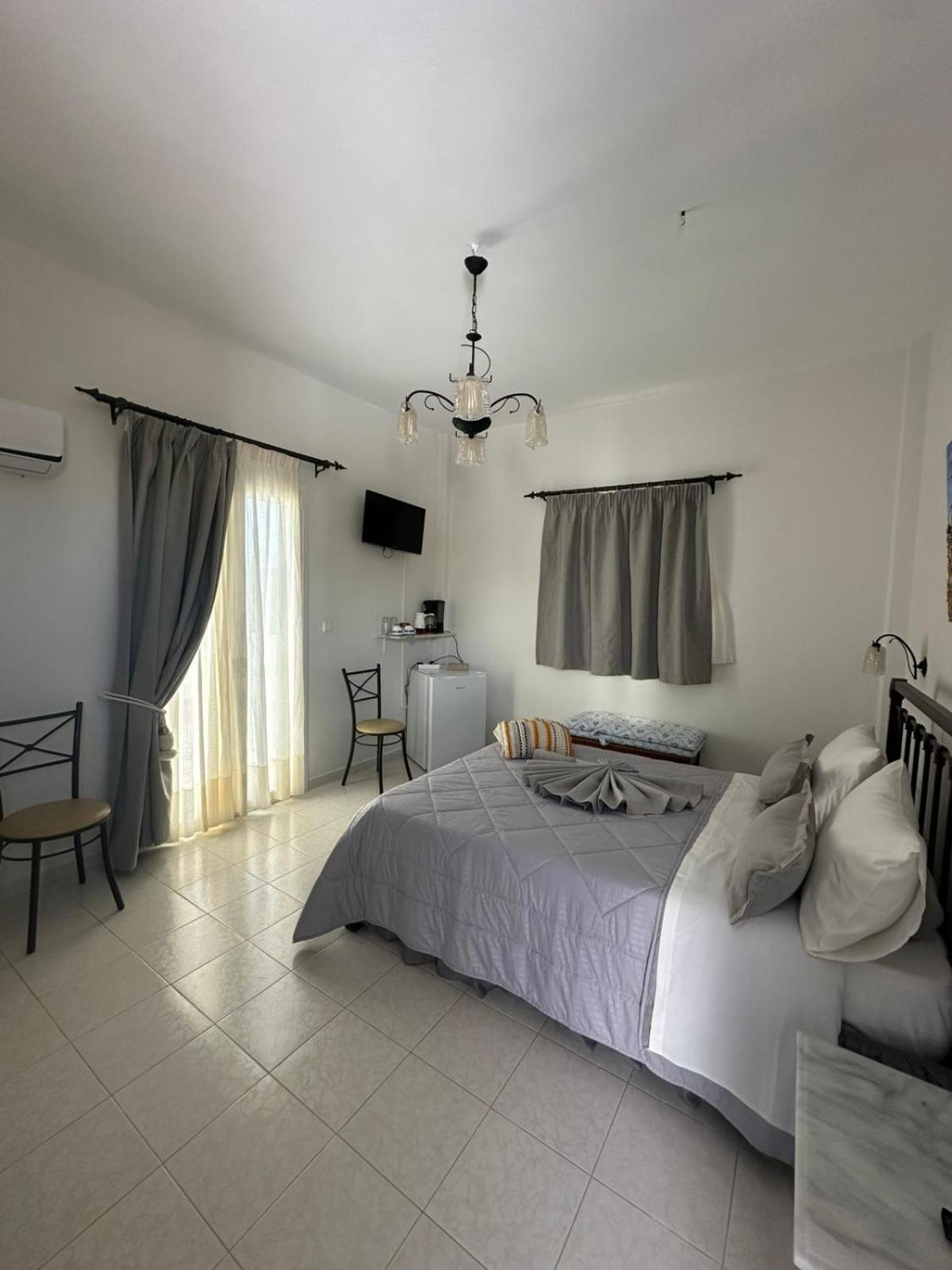 Sardis Rooms Kimolos Exterior photo